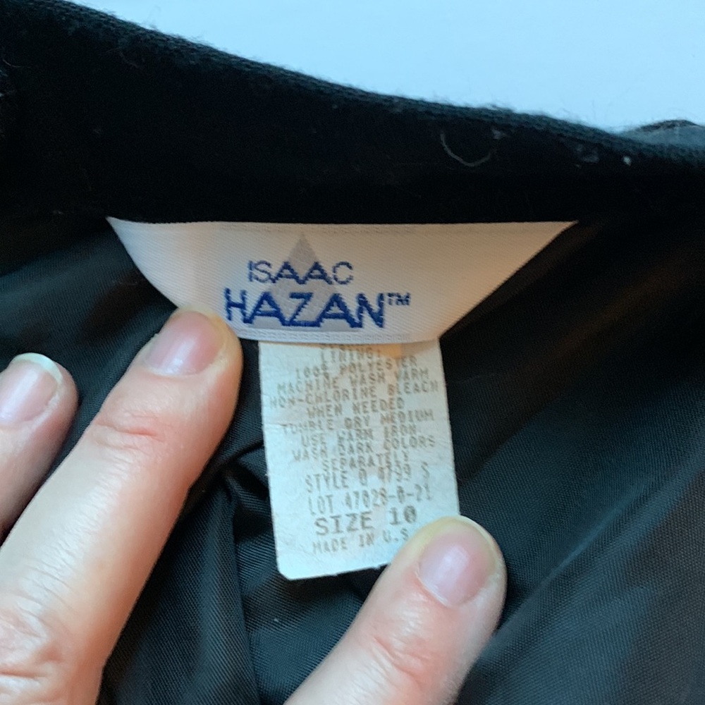 Issac Hazan Black Pencil skirt, size 10, back button/zip closure, back slit - Picture 8 of 8
